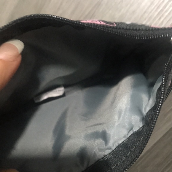 LeSportSac 2 Piece Set Houndstooth Pink, Gray, White Crossbody & matching Clutch - Picture 6 of 9